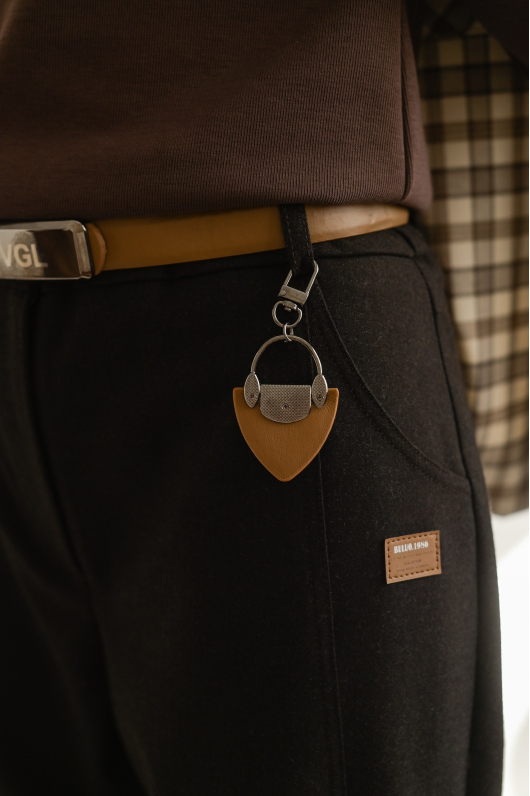 Брюки из теплой ткани зауженные к низу